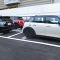 写真: 平面駐車場　駐車車両増える_01