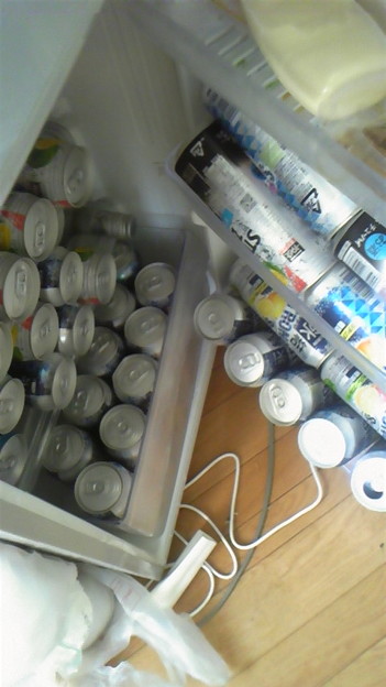 写真: うちの冷蔵庫。全部酒。瓶は...