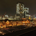 写真: 新丸ビルから東京駅の夜景鑑賞