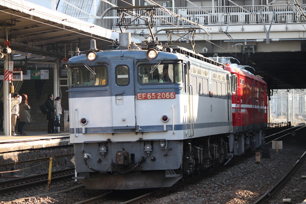 EF65 2066（更新色・赤プレ）+EH800-901　甲種輸送
