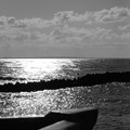 写真: 海と船