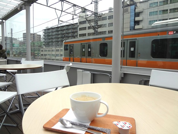 写真: 旧万世橋駅のカフェ