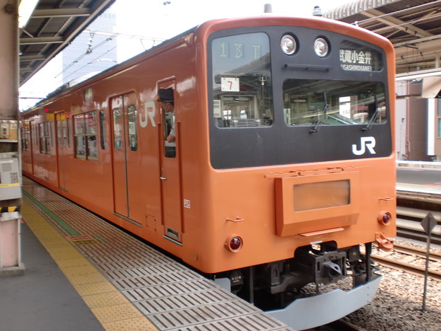 写真: 201系中央線（中野駅にて。）