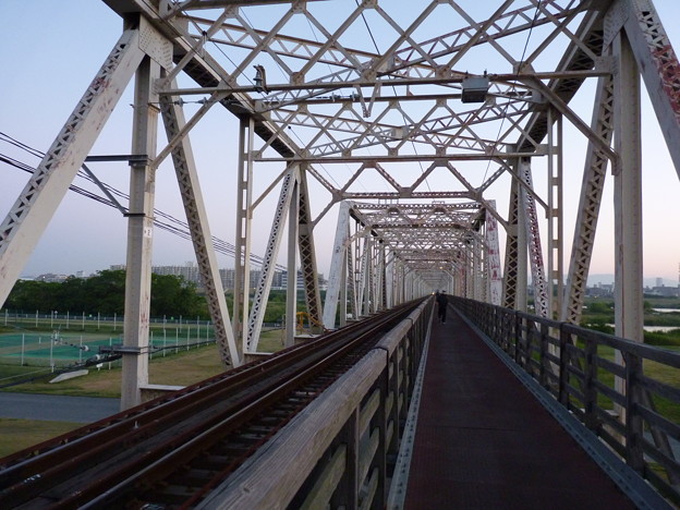 日の出直前の赤川鉄橋