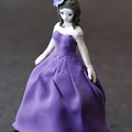 写真: クレイ人形　紫のドレス