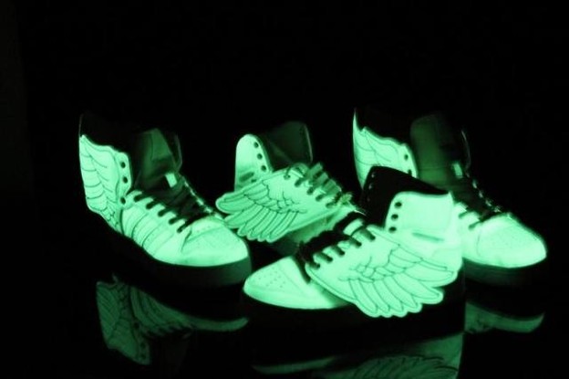 adidas_originals_jeremy_scott_wings_glow_in_the_dark_g43736-1
