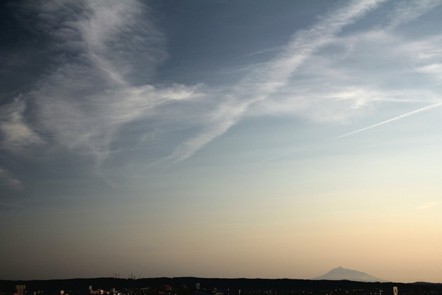 写真: 岩木山と筋雲01-12.07.21