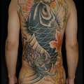写真: 刺青,大阪,タトゥー,鯉,背中一面,紅葉,菊,タトゥー