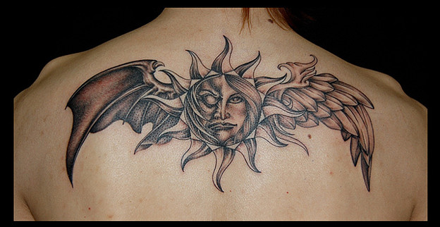 タトゥー 大阪 刺青 刺青画像,ブラック＆グレー,太陽,羽,天使,悪魔,背中タトゥー
