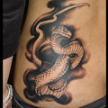タトゥー 大阪 刺青 女性刺青画像/ブラック＆グレー/蛇/白蛇/女性腰tattoo/ワンポイントタトゥー