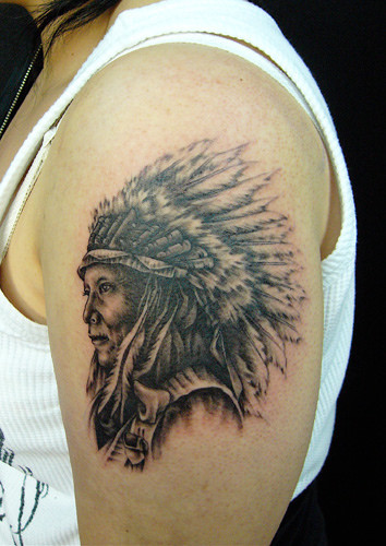 写真: 大阪 タトゥー 刺青,女性タトゥー/インディアン/ブラック＆グレー/ワンポイントタトゥー,ポートレイトタトゥー