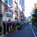 写真: 裏通り (港区六本木)