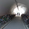 写真: JR 山手線の高架線下のトンネル (渋谷区渋谷)