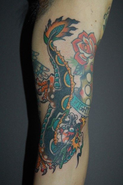 龍（ドラゴン）のタトゥー　american traditional dragon tattoo