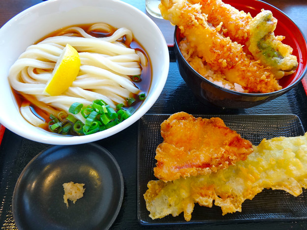 写真: 讃岐うどん 幅屋 udon habaya Hiroshima ぶっかけうどん 天丼 tendon tempura tenpura 広島市南区皆実町