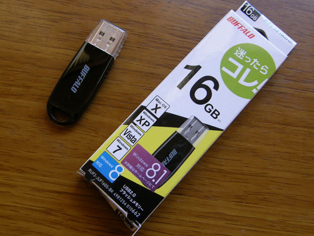 USBメモリー 16G by バッファロー
