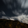 写真: 駆け足な秋夜雲