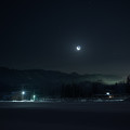写真: 月昇る夜明け前