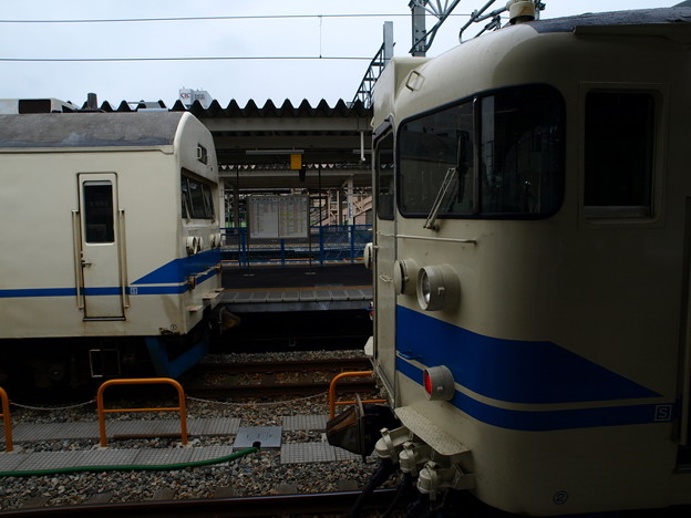 写真: ４１９系と４１３系（富山駅）１