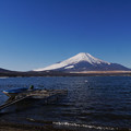 写真: 桟橋と富士山