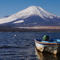 写真: 船と富士山