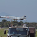 写真: 筑波山を背景に、Ｆ４戦闘機