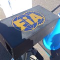 写真: FIA印のスピードガン。し...