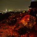 清水寺の紅葉と京都タワー