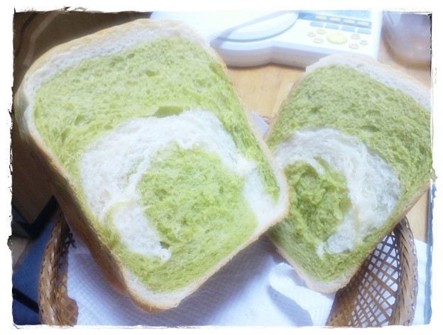 Photos: 抹茶渦巻き食パン