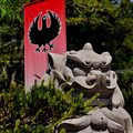 写真: 熊野本宮大社社殿前の狛犬吽形