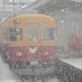 雪のなかのダブルデッカーエクスプレス　宇奈月温泉駅にて