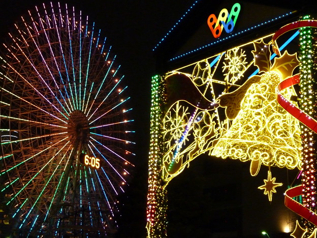 写真: [横浜] みなとみらい｜コスモクロックを背景に｜Xmasイルミネーション2012