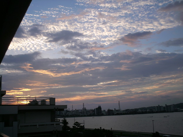 宍道湖の夜明け（対岸から）