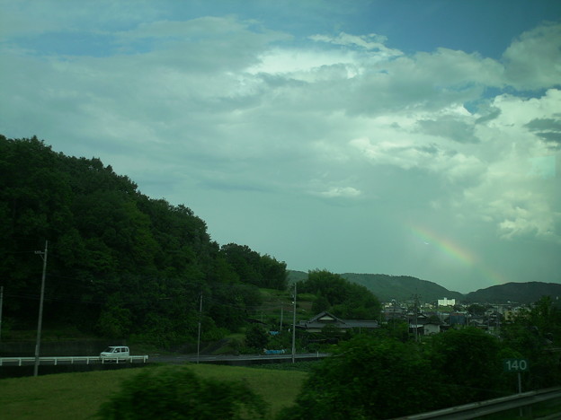 山の端の虹