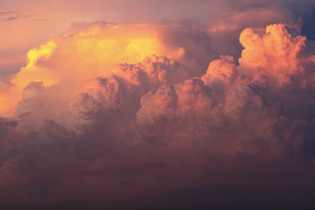 写真: 晩夏・夕暮れの積乱雲