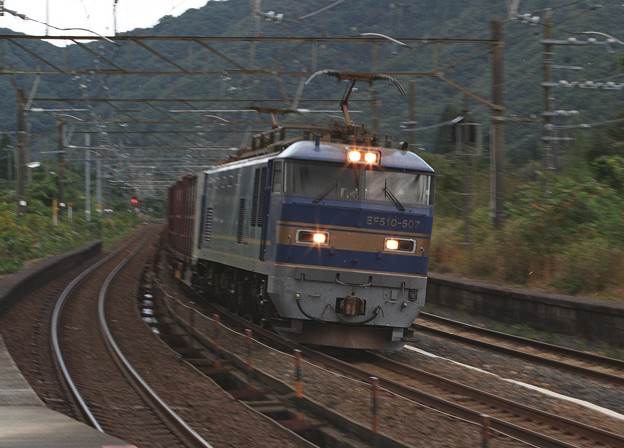 写真: 【ネガ】新疋田駅　EF510（青）通過