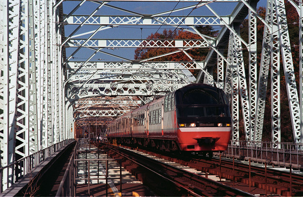 写真: 【ネガ】犬山橋を渡る名鉄特急