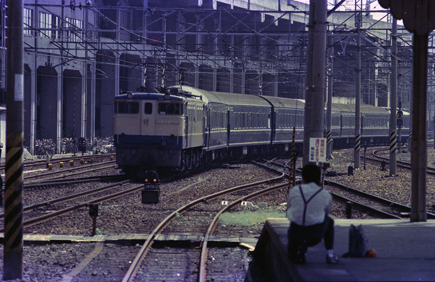 【ネガ】EF65PFホリデーパル　1985年　岡山駅　01