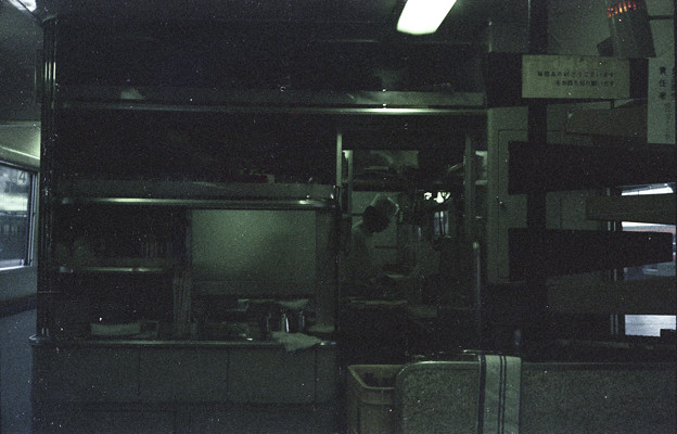 写真: 【ネガ】サシ481厨房　仕込み中　1978年　名古屋駅（再スキャン）