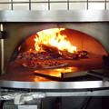 写真: 注文したピザが、焼けています。