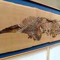 写真: 孔雀の木彫り絵