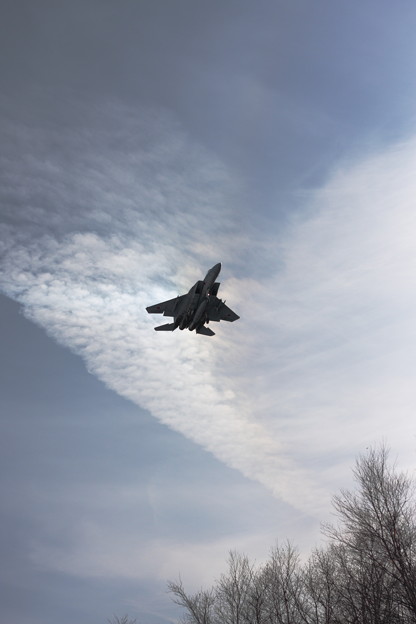 写真: F-15 光る雲