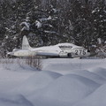 写真: T-33 雪に埋もれて