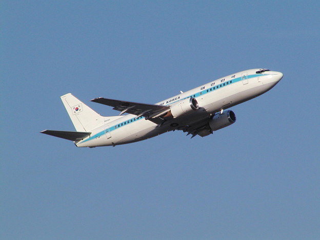 写真: Boeing737-300 ROKAF 85101 CTS 2004.12