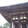 興福寺東金堂の屋根の下