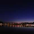 写真: 夕闇に包まれる南周防大橋