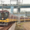 写真: 京阪８０００系　特急車