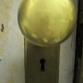 写真: typical old-fashioned door knob