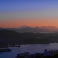 写真: しまなみ海道の島々の黄昏