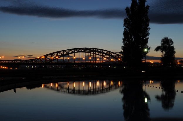 写真: 夕暮れ時の旭橋 2012年9月